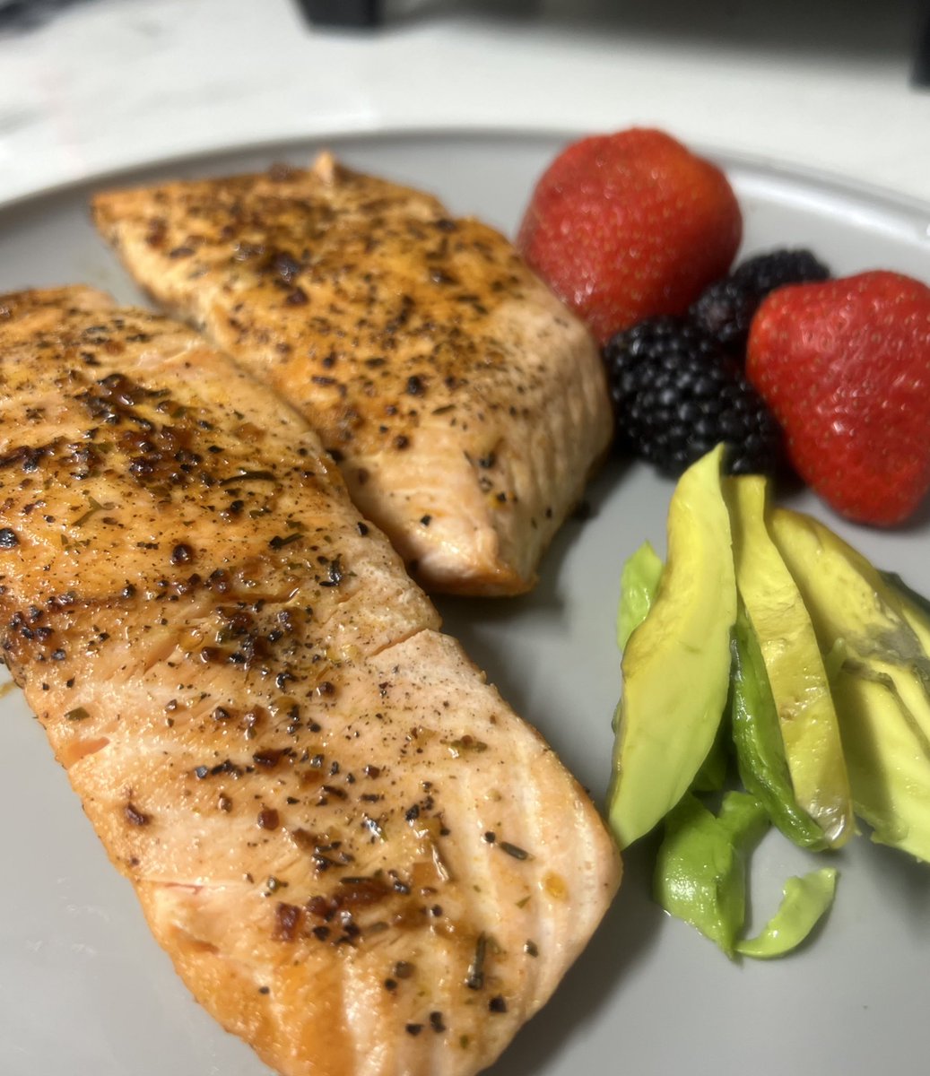 Acá el chef me tiene comiendo bien fit.
Nada de chilaquiles por un buen rato. 😒