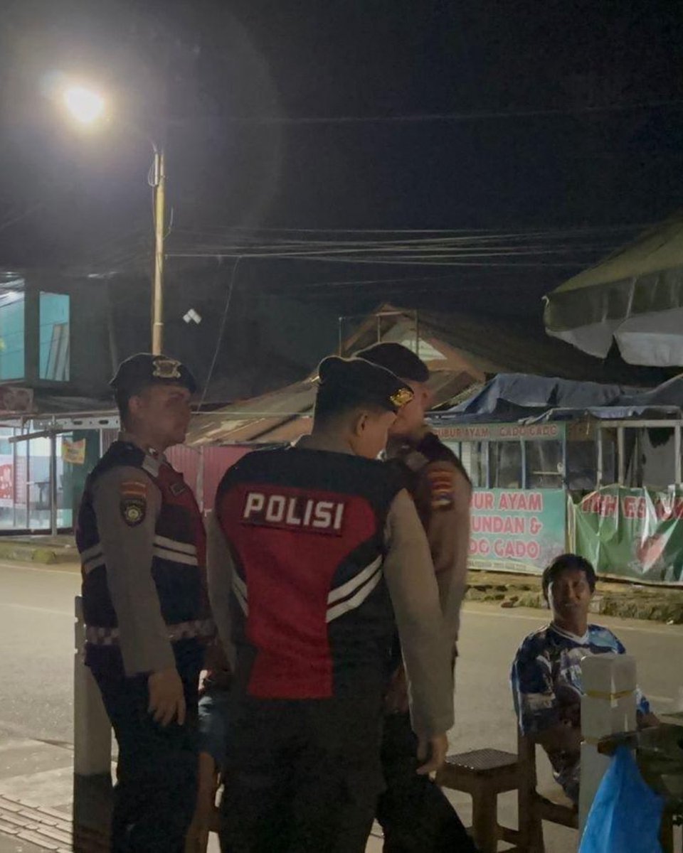 LautHumas's tweet image. Sat Samapta Polres Tanah Laut kembali menggelar Kegiatan Rutin Yang Ditingkatkan (KRYD) berupa penggelaran personel berseragam melalui Patroli Presisi dalam rangka menjaga stabilitas keamanan dan ketertiban masyarakat (harkamtibmas), Rabu malam (21/1/2026).