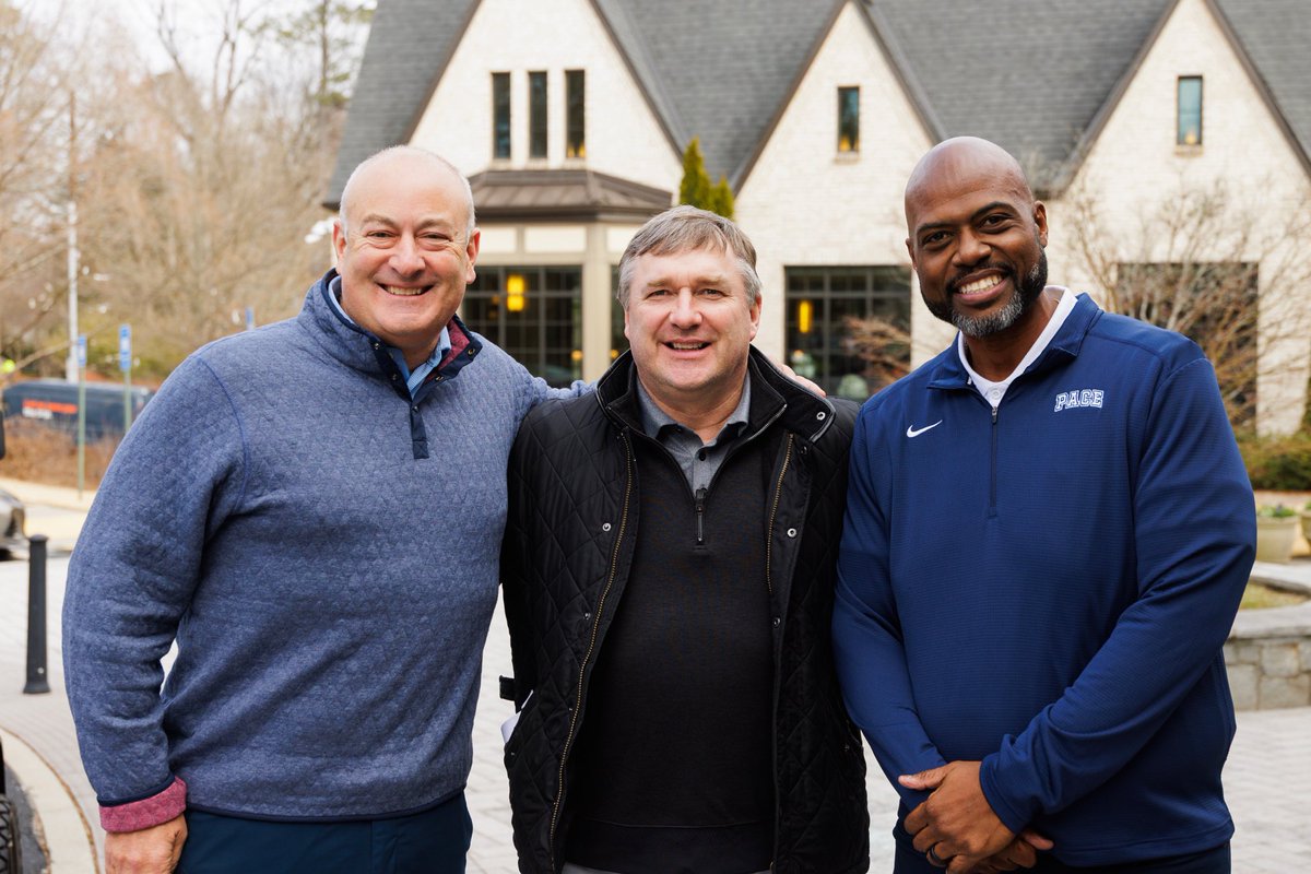 CoachKev79's tweet image. Thank you visiting THE CASTLE ⁦@KirbySmartUGA⁩ for visit ⁦@paceacademy⁩ ⁦@PaceKnights⁩ ⁦@Pace_FB⁩ ⁦@5BoyDad⁩