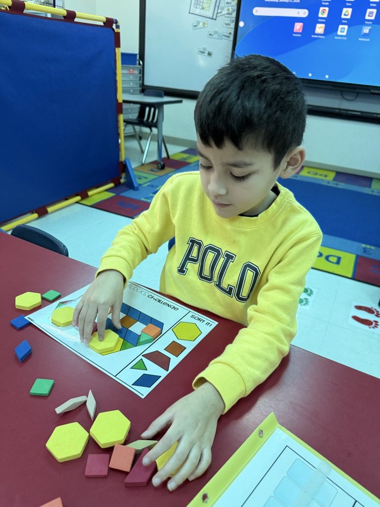 BPD3OC's tweet photo. Students in Mrs. Reese's class used shape manipulatives to create pictures of various objects! Students loved this hands on math activity! #learnleadsucceedbpd3 #OCBees https://t.co/WBxtLMWPS0