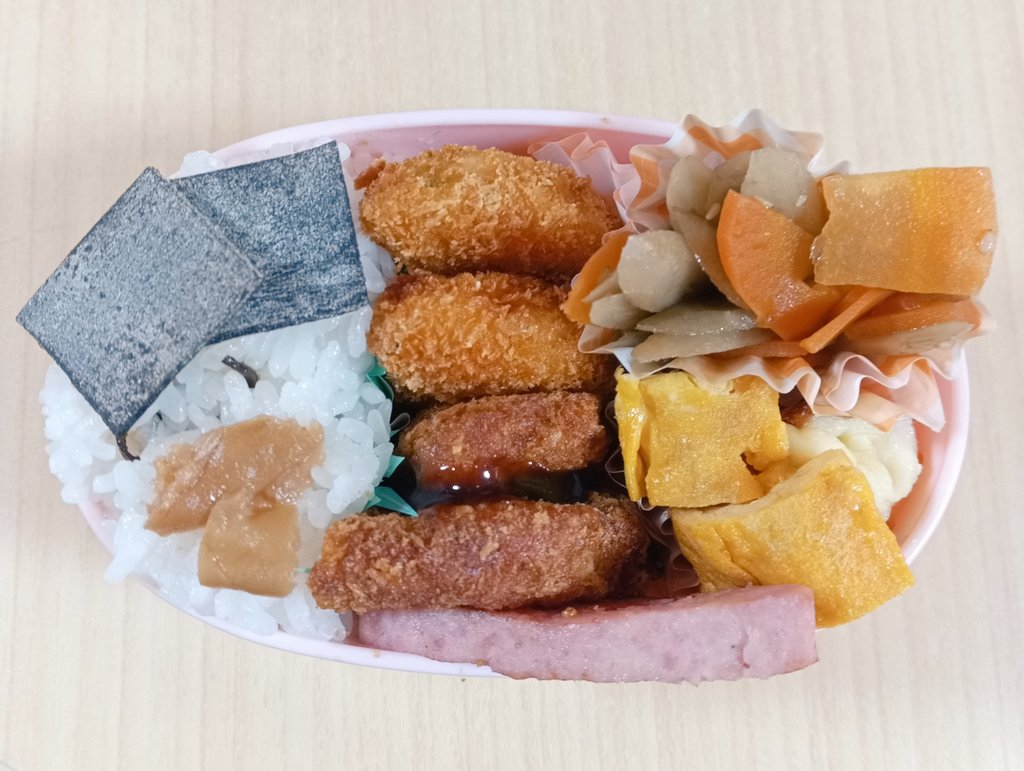 #城敏晃弁当
#お父さん手作り弁当
角切り塩昆布　くらこんの塩昆布　自家製梅漬け　冷凍エビ寄せフライ　トンカツ　ハムの焼いたの　ごぼうとにんじんの炊いたの　卵焼き