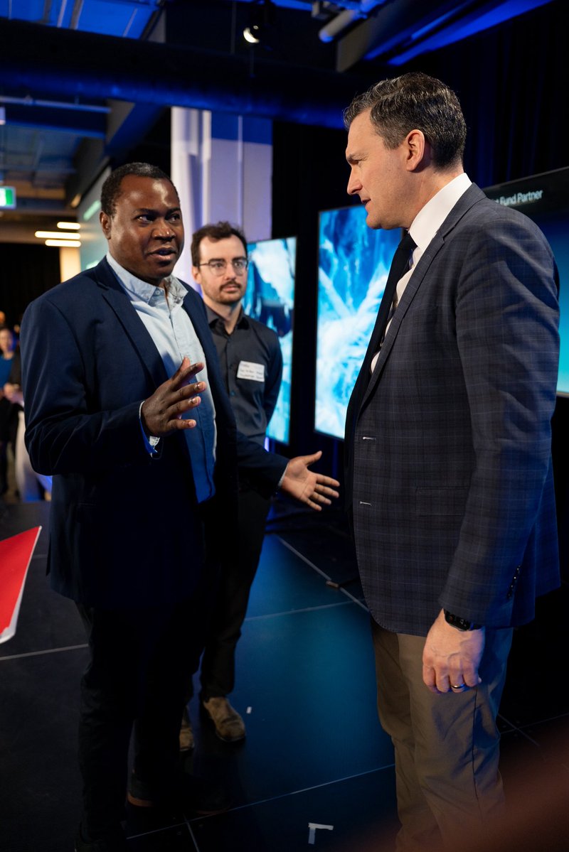 EvanLSolomon's tweet image. Canada has extraordinary AI talent — 10% of the world’s top AI research, but less than 2% of the capital.

At Mila today, the launch of the Venture Scientist Fund marks a new pathway to turn Canadian ideas into globally competitive AI companies — creating jobs and keeping the…