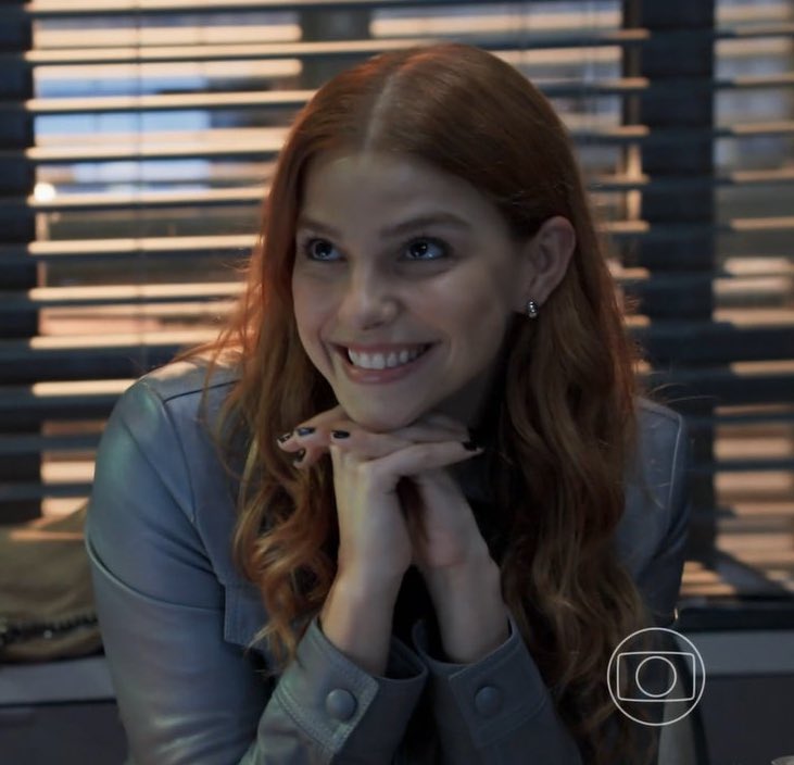 Jacketuita's tweet image. Vivendo pelo dia em que a Lorena der um fecho na inconveniente da Lucélia