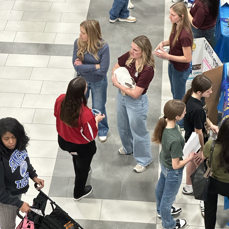 ORWarEagles's tweet photo. We are showing off our Academic programs tonight at Oak Ridge!! The house is packed and there's good information being given about all of our great programs here at the Ridge!!!

CA-CAW!!! https://t.co/1ZPAUBurEZ