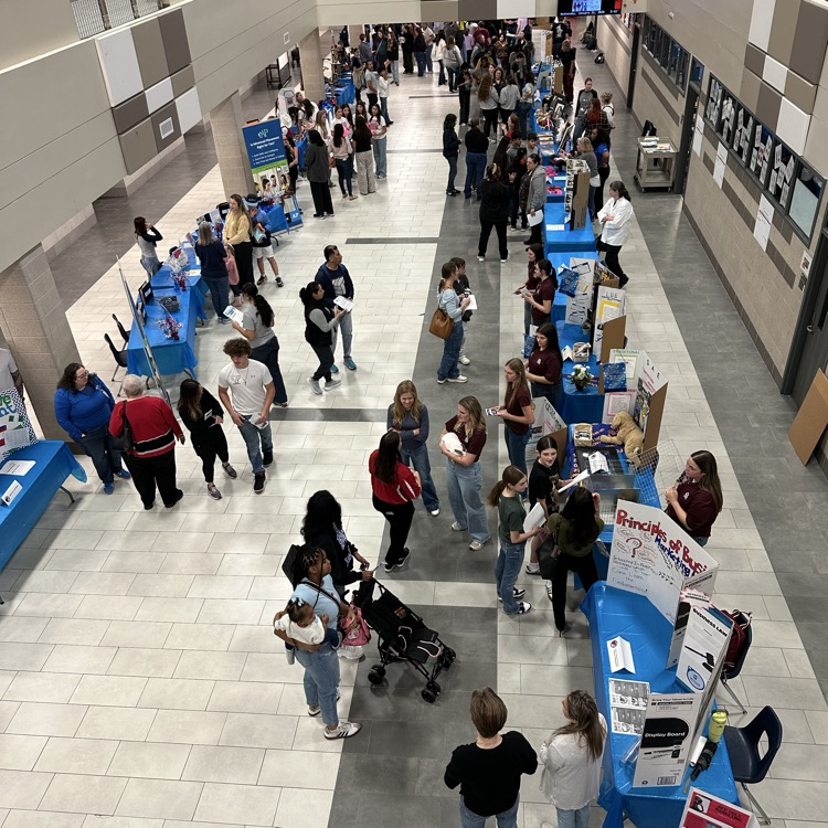 ORWarEagles's tweet photo. We are showing off our Academic programs tonight at Oak Ridge!! The house is packed and there's good information being given about all of our great programs here at the Ridge!!!

CA-CAW!!! https://t.co/1ZPAUBurEZ
