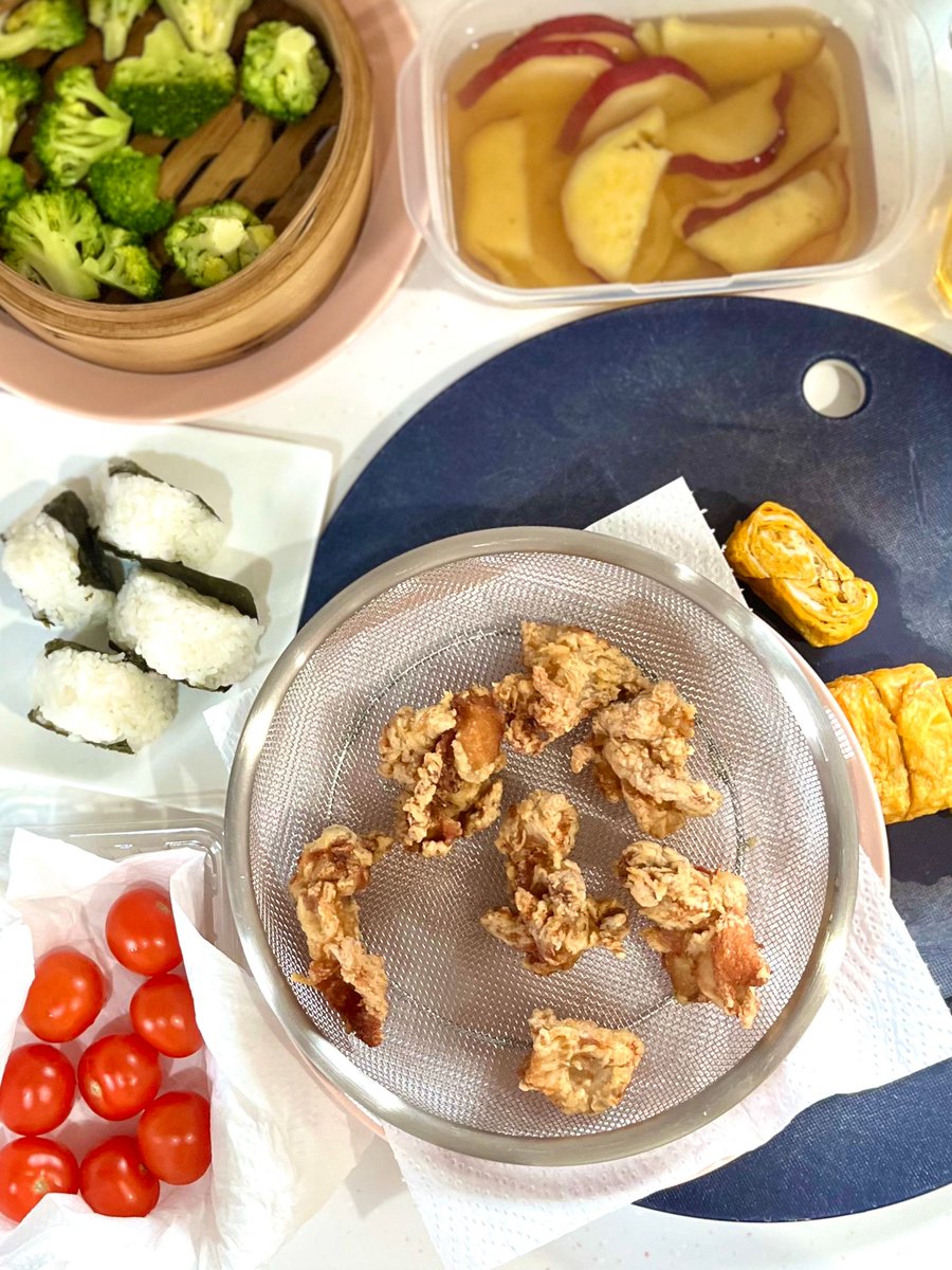 慌てて今日もお弁当、時間ないくせに写真は撮る📷
やっと、やっと一息つける…一部焦げて残されたホットケーキが私の朝ごはんとなります🥞