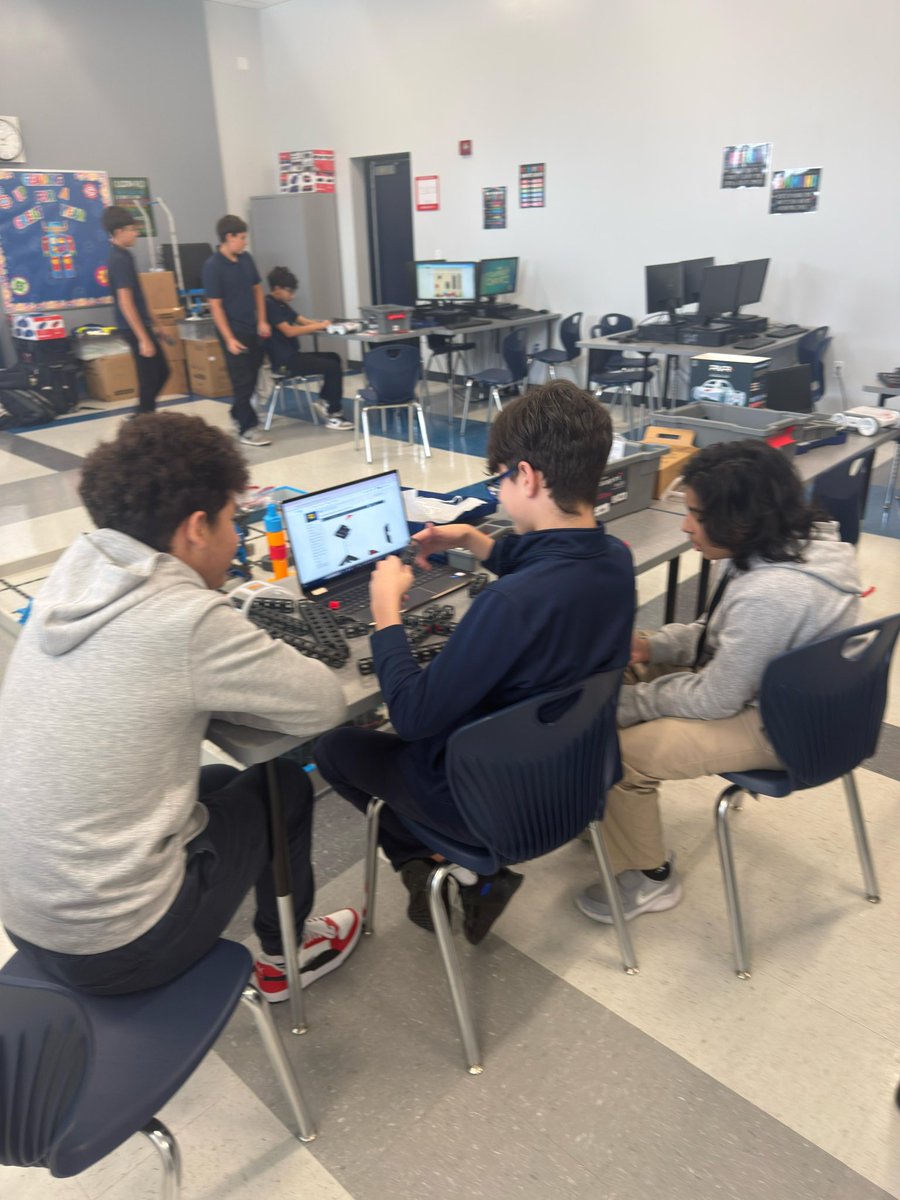 iLearnMDCPS's tweet photo. A great visit to @RivieraMiddle! Mrs. White’s 7th grade RVR class is preparing for the Sphero Global Challenge! It’s all about critical thinking, teamwork, and persistence as these students work through the missions. @SuptDotres #YourBestChoiceMDCPS https://t.co/nIvv3awyT7