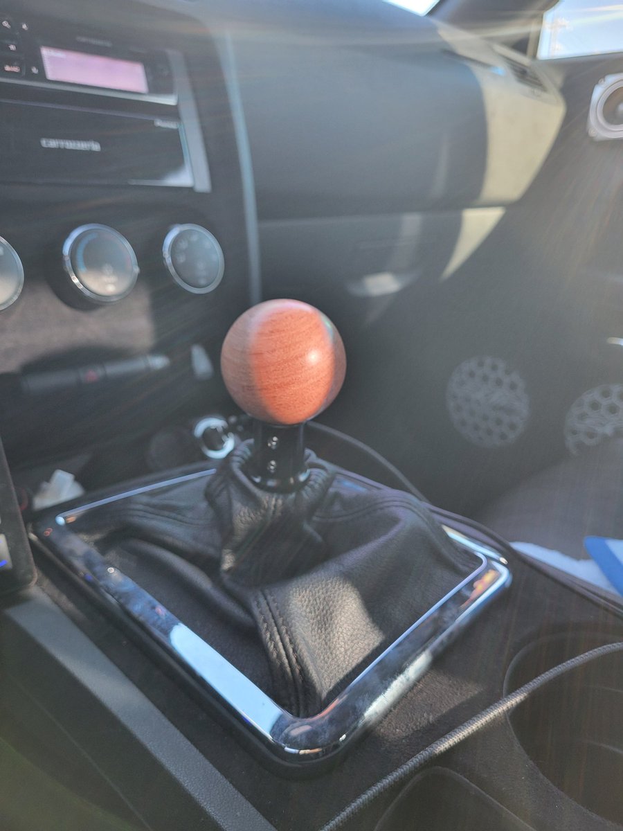 ステアリングをウッドにするつもりでシフトノブをウッドに変えた！！！