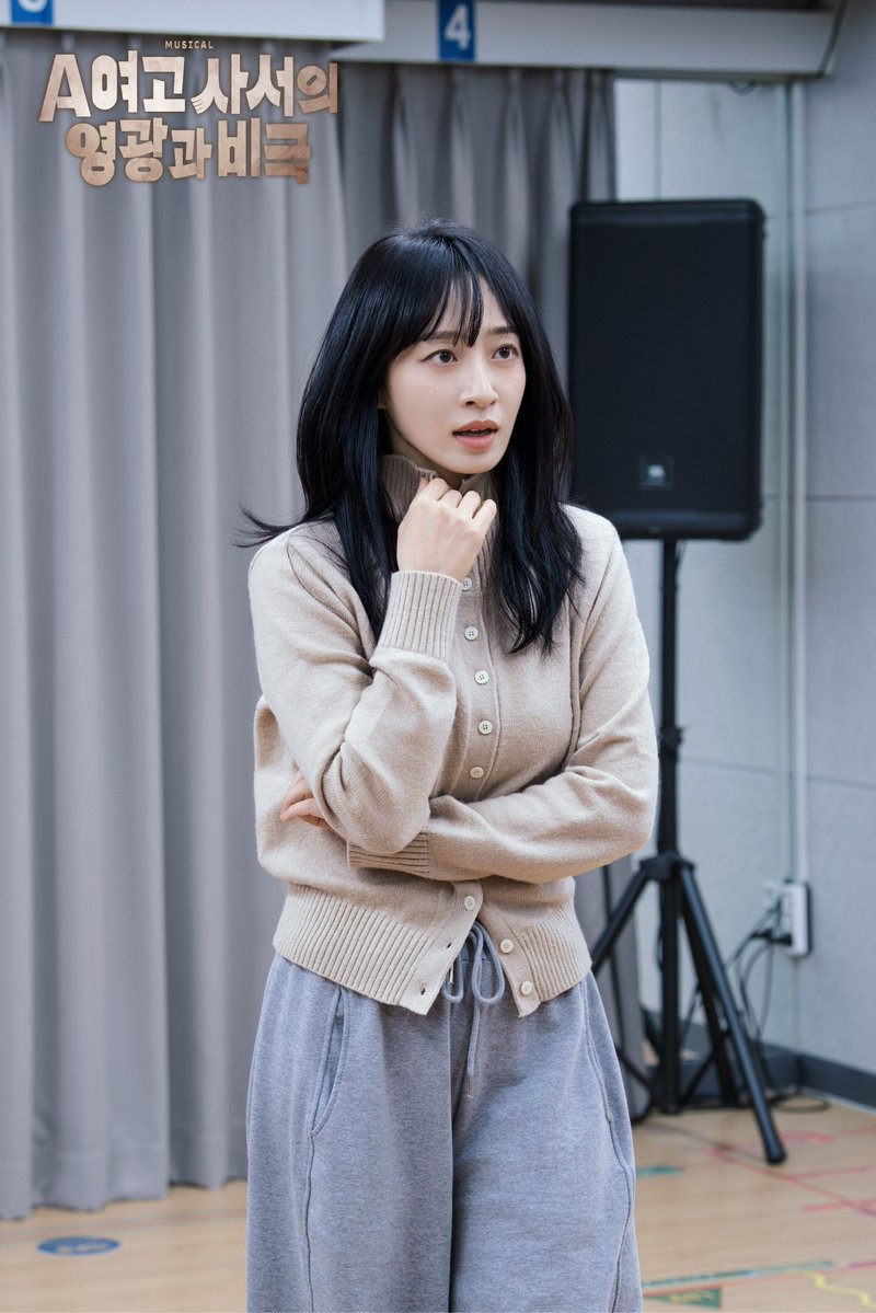 #뮤지컬 #A여고사서의영광과비극

📚 연습실 현장 스케치 #2

개막을 앞둔 뮤지컬 <A여고 사서의 영광과 비극>의
막바지 연습 현장 공개!

지수 | #김주연 #임예진 #전혜주
-
2026.1.27-4.26
링크아트센터드림 드림2관