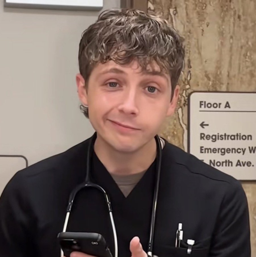 aranbloom's tweet image. spot the difference