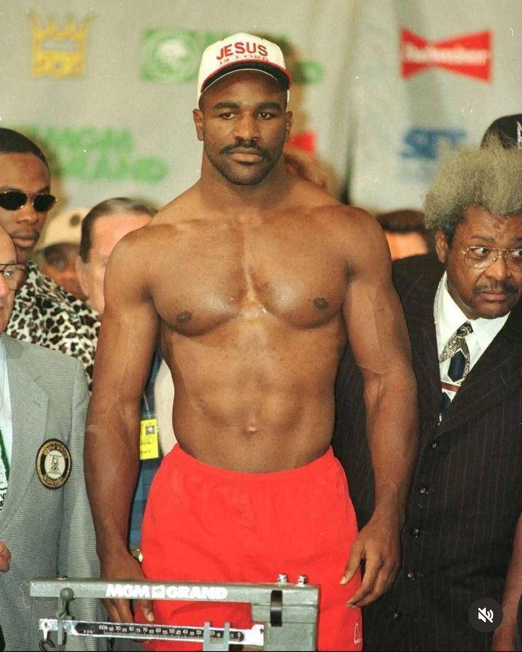 RootsOfCombat's tweet image. Evander.