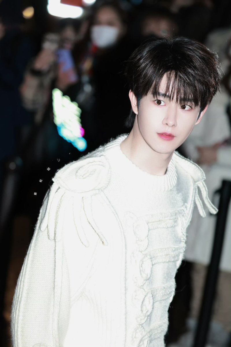 xinxin_d16's tweet image. ท่านชายผู้สูงศักดิ์ ขาวนุ่มฟู สว่างไสวมาก 

#เถียนเจียรุ่ย #田嘉瑞 #TianJiarui 
#KENZOFW26 #KENZO @kenzo