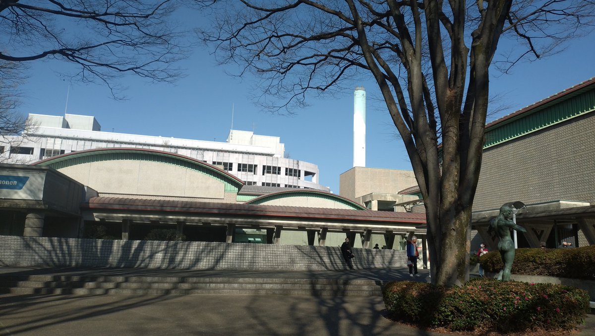 tech_ji's tweet image. 娘の作品☆
美術館で今年も展示された！イマイチだから見に行かないでって云われたけど。
模写は娘らしい柔らかくて優しいタッチが出てるかな。ポケティッシュカバーは縫うのがキレイだったみたい。学校で2作品選ばれたのは2人だけ。
最近家で見せてくれないから嬉しいね。どんどん描いてほしいよ。