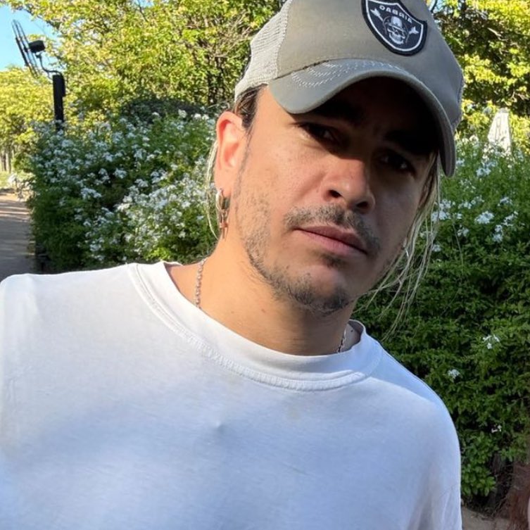 maarlibertad's tweet image. asi como lo ven no habra quedado el sonido de ningún animal sin imitar por este individuo