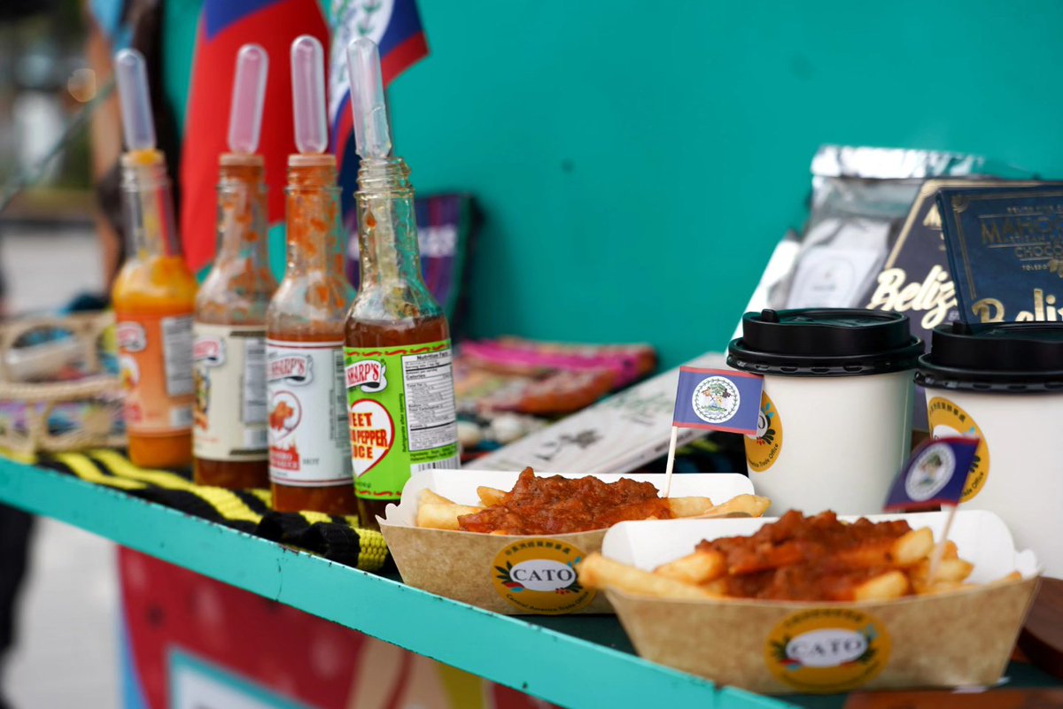 SiteTaiwanInfo's tweet image. 🇹🇼🇧🇿🇬🇹 Le min. des Aff. étrangères @chia_lung, l’amb. du #Belize Katherine Vanessa Meighan &amp;amp; l’amb. du #Guatemala Luis Raúl Estévez López ont donné le 16 janv. à #Taiwan le coup d’envoi d'une tournée de food trucks proposant des spécialités d’#AmériqueCentrale.
📸@cato_tw