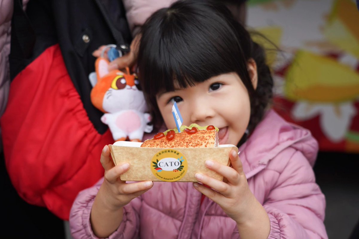 SiteTaiwanInfo's tweet image. 🇹🇼🇧🇿🇬🇹 Le min. des Aff. étrangères @chia_lung, l’amb. du #Belize Katherine Vanessa Meighan &amp;amp; l’amb. du #Guatemala Luis Raúl Estévez López ont donné le 16 janv. à #Taiwan le coup d’envoi d'une tournée de food trucks proposant des spécialités d’#AmériqueCentrale.
📸@cato_tw