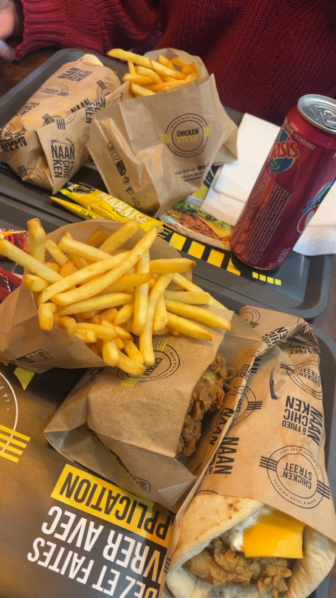 cerkesli_'s tweet image. Chicken street t’es la frappe que tu pense être