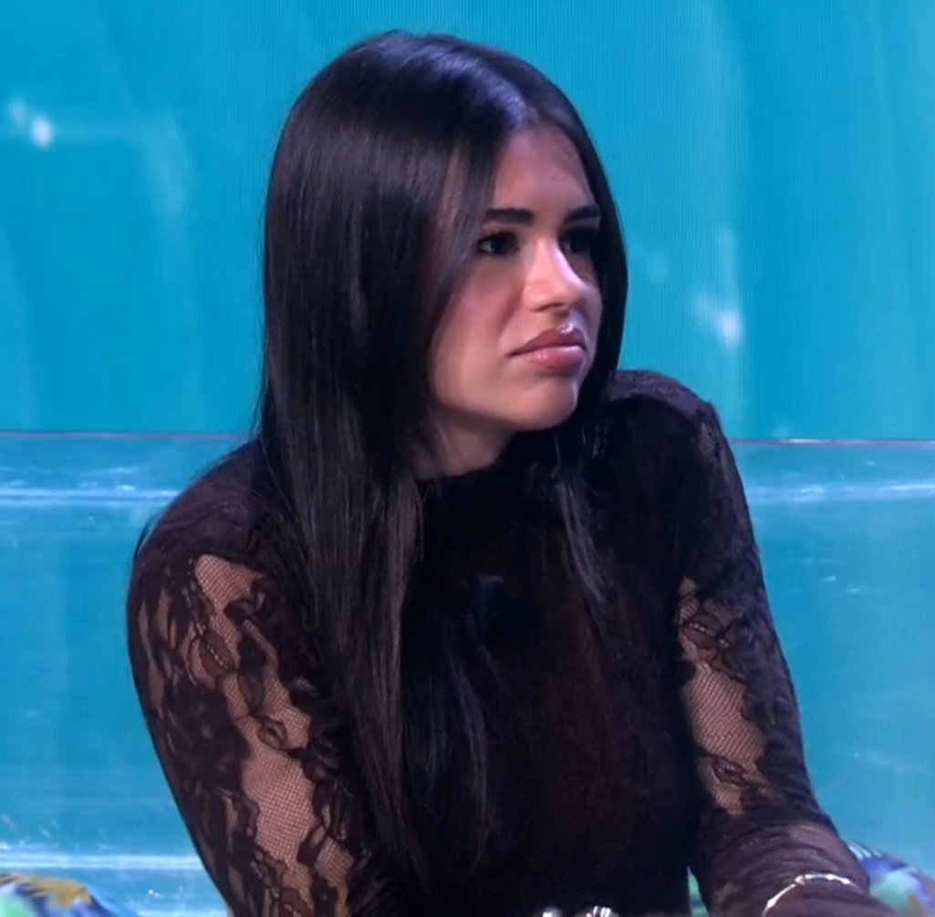 mucha broma pero estas dos son iguales a mi no me jodas #TentacionesDBTFinal