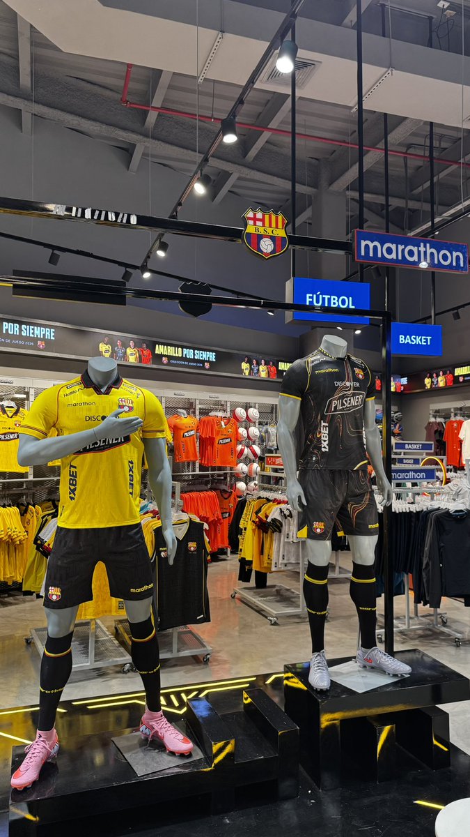 ¿Camiseta de BSC en amarillo o negro? 👀

La escogida será sorteada entre los que me sigan en todas mis redes (captura de prueba) Instagram, Twitter y Tik Tok todas como <a href="/santiagobucaram/">Santiago Bucaram López</a>