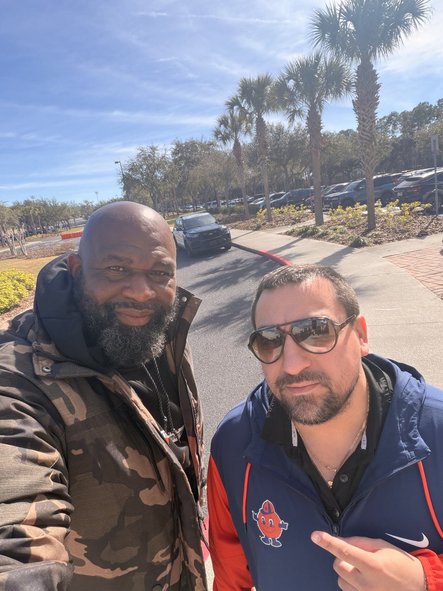 RecruitOcoeeFB's tweet photo. Thank you @CuseFootball 
Tommy Caporale for coming out to recruit @OcoeeFootball @RecruitOcoeeFB. And congrats to @CorneliusLaney1 on your offer. 
#300 #FEE #knightsoutlightsout
#qualityoverquantity https://t.co/uzHZ7LIqkI