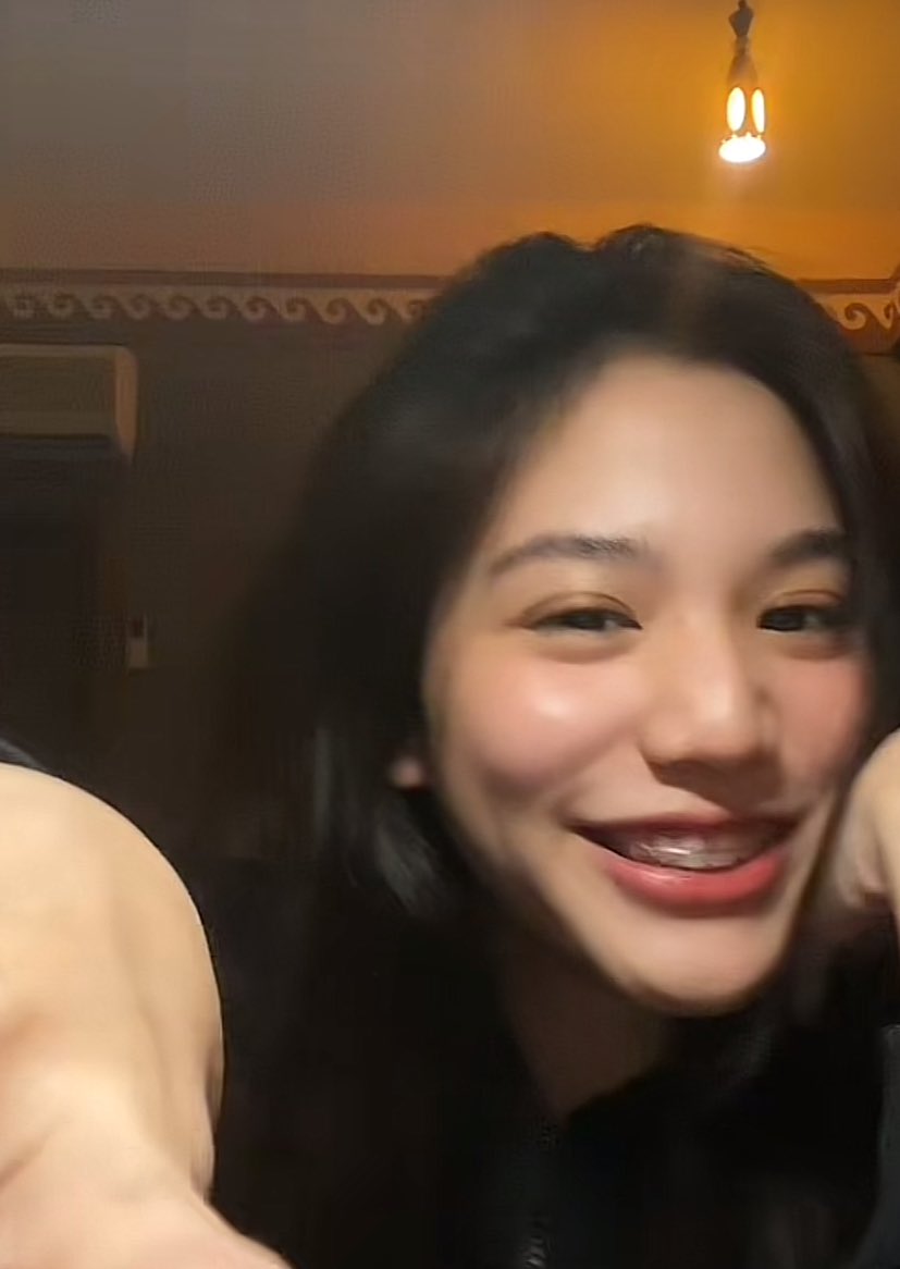 itsbabyshark_'s tweet image. ฮู้ดดำคาดแว่นใส่รี 👁🫦👁