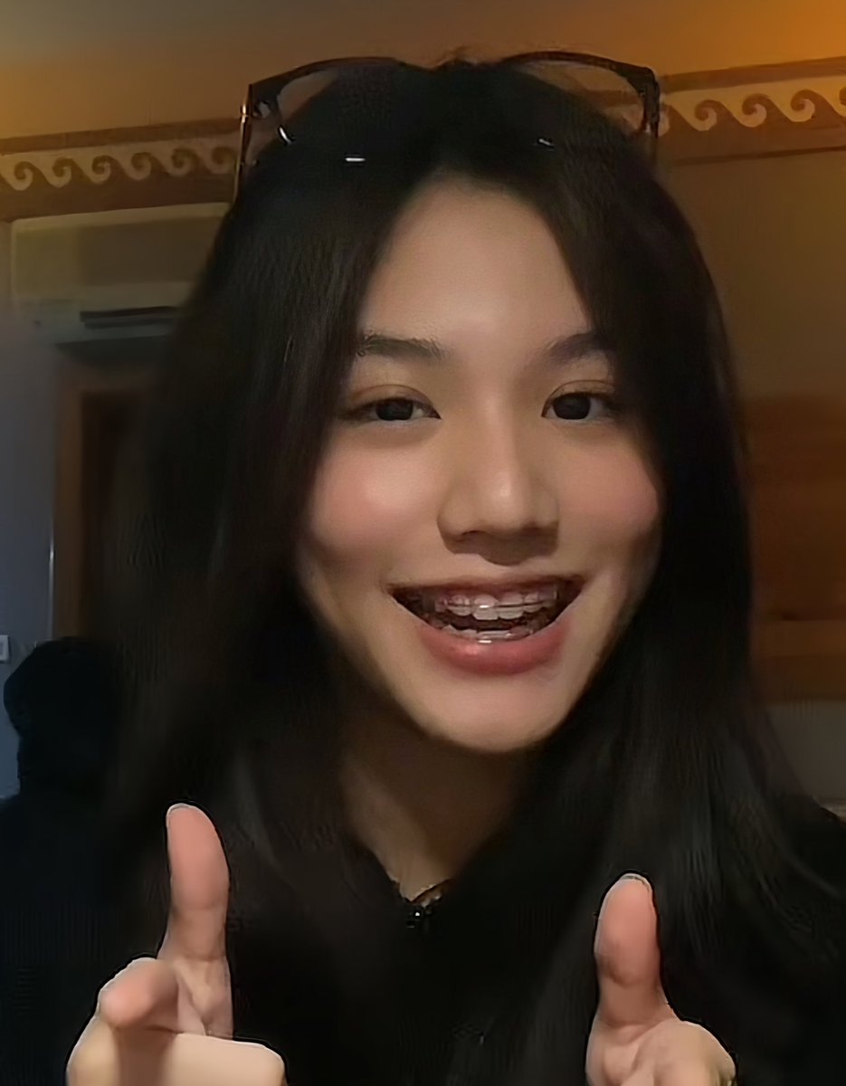 itsbabyshark_'s tweet image. ฮู้ดดำคาดแว่นใส่รี 👁🫦👁