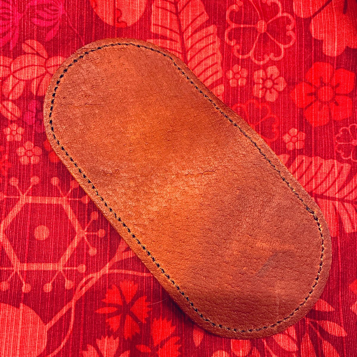 NTLeather's tweet photo. 2026.1.22
#ジビエレザー #猪革 のレッドキャメルを使って、#MiLLiSECOND のメタルメジャー専用のケースを作りました。最高にワイルドな猪革から最高なキラキラが出てくるって素敵ですよね。
※#コインケース の型紙を少しいじりました。
https://t.co/CuhUkRKy5r…
#レザークラフト https://t.co/XgYYEXrLoD