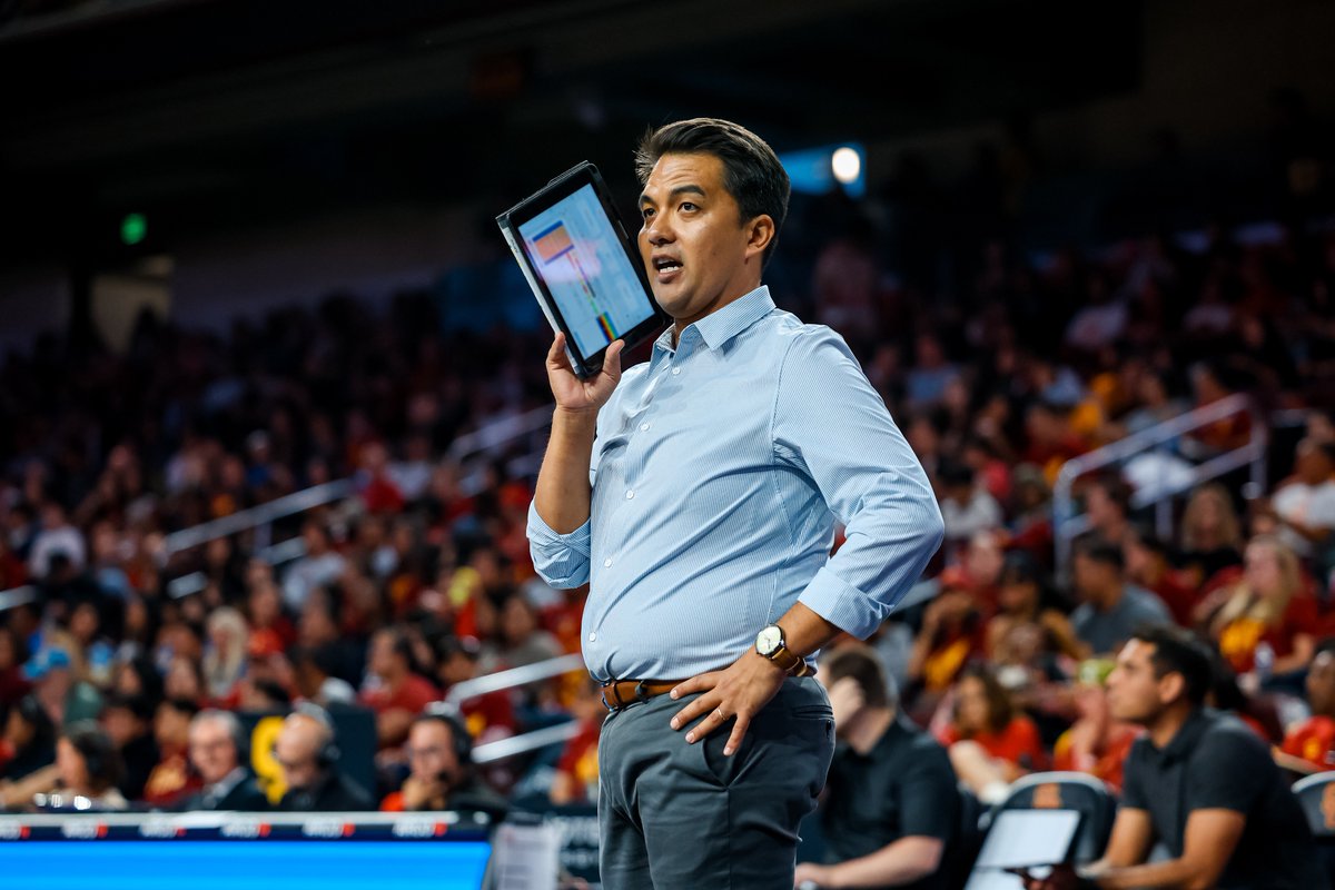 UCLAWomensVB's tweet image. Alfee Reft, who guided the UCLA women’s volleyball team to its first NCAA Tournament appearance since 2021, is departing UCLA to pursue professional opportunities. 

Thank you for everything Coach, and best of luck in the future!

🗞️: ucla.in/4bbhOn3 

#GoBruins