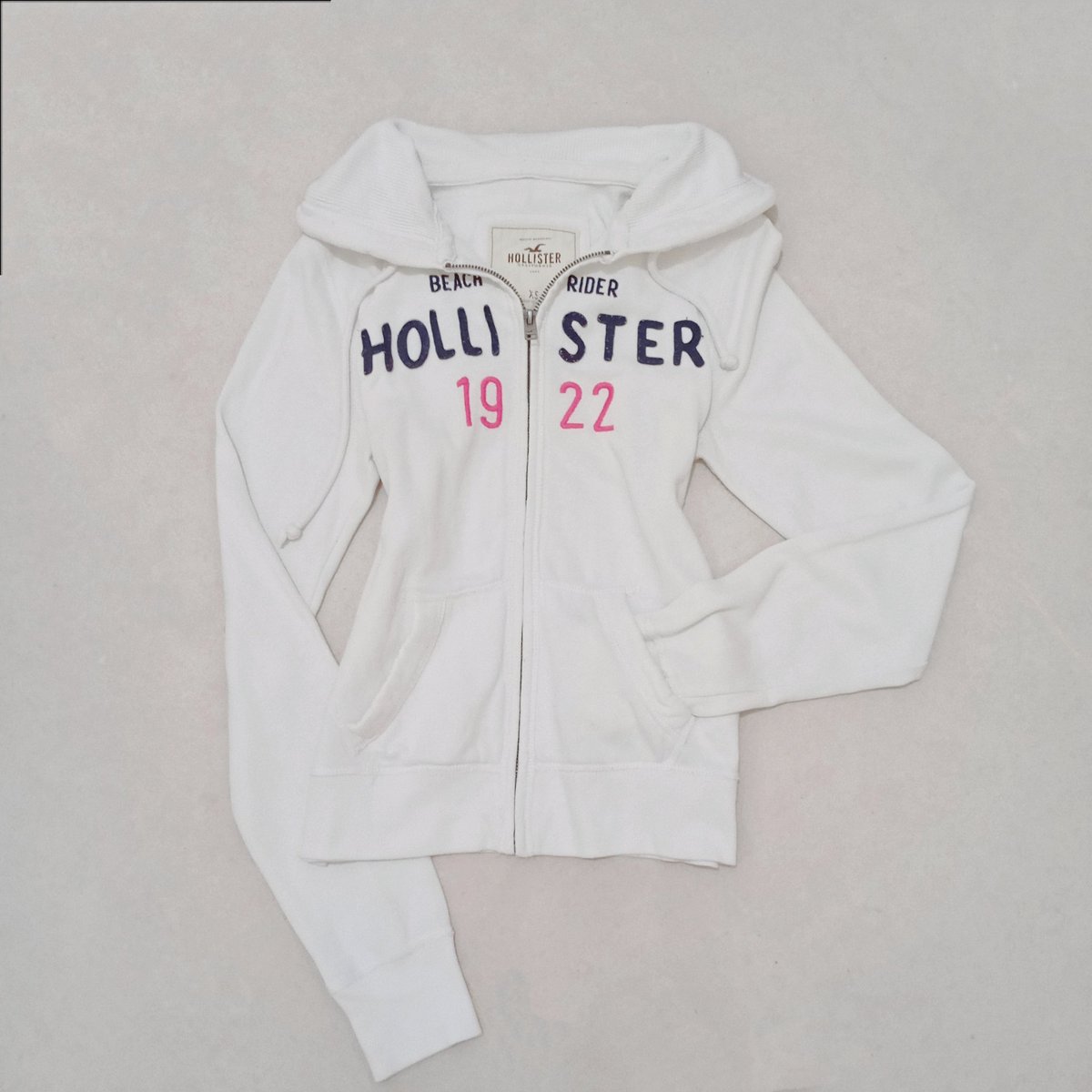 wts / want to sell

WHO AU California Zip Up Hoodie Jacket
Size M

HOLLISTER 1922 Zip Up Hoodie Jacket
Size XS