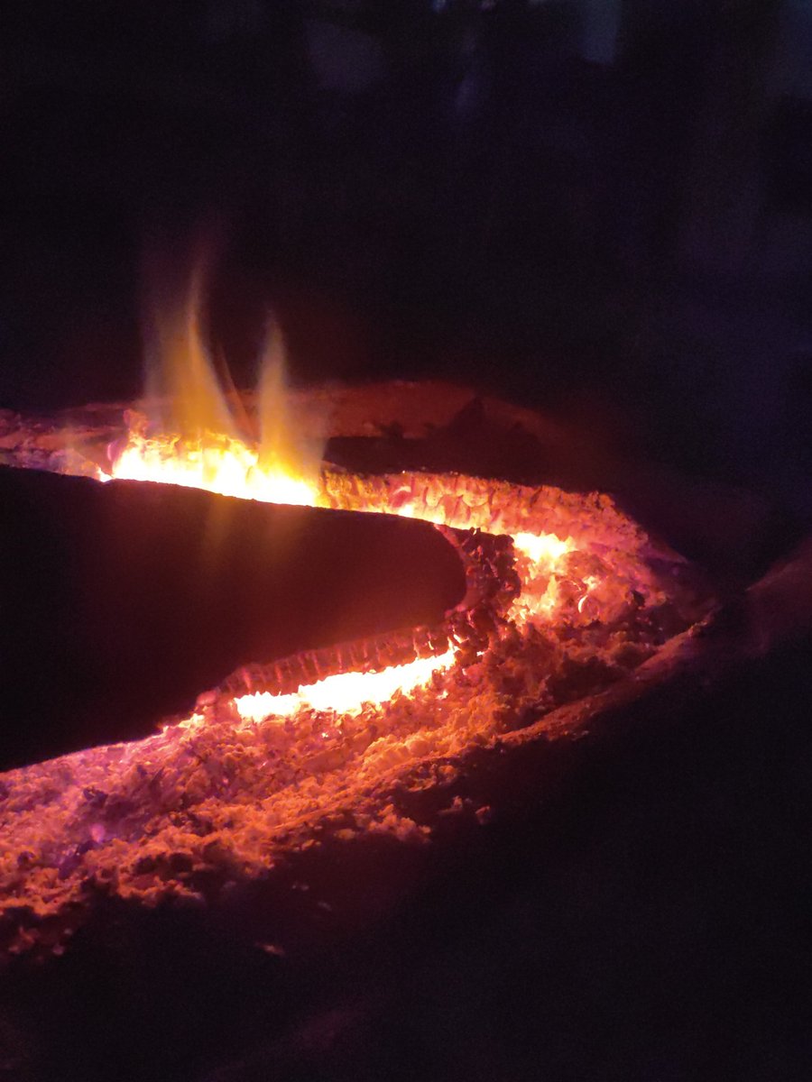 Dawood_Aftab's tweet photo. @KingofJeruzalem Last fire of night https://t.co/XIDiq2z1MZ