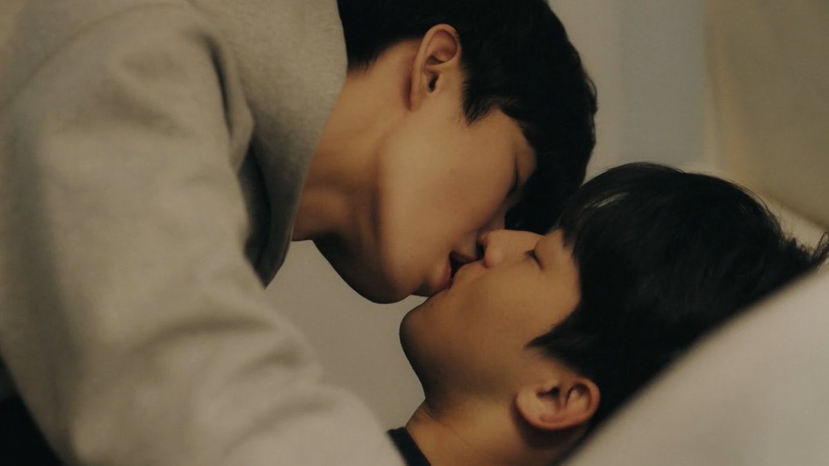 saebitboys's tweet image. 5 years ago today, ‘To My Star’ season 1 was released

it is one of the few kbls that actually got renewed for a second season