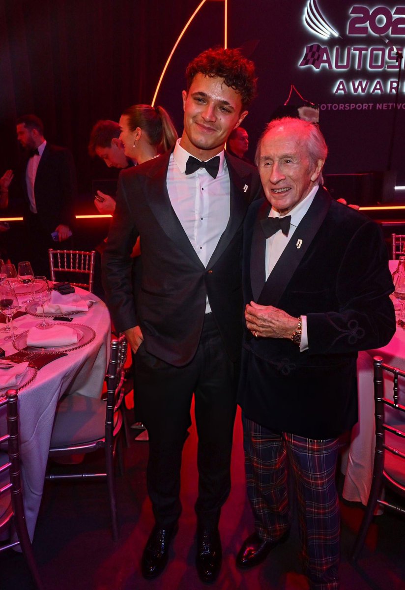 NorrisFiles's tweet image. 🫂 | Emociona 🥹. Lando junto a Sir Jackie Stewart