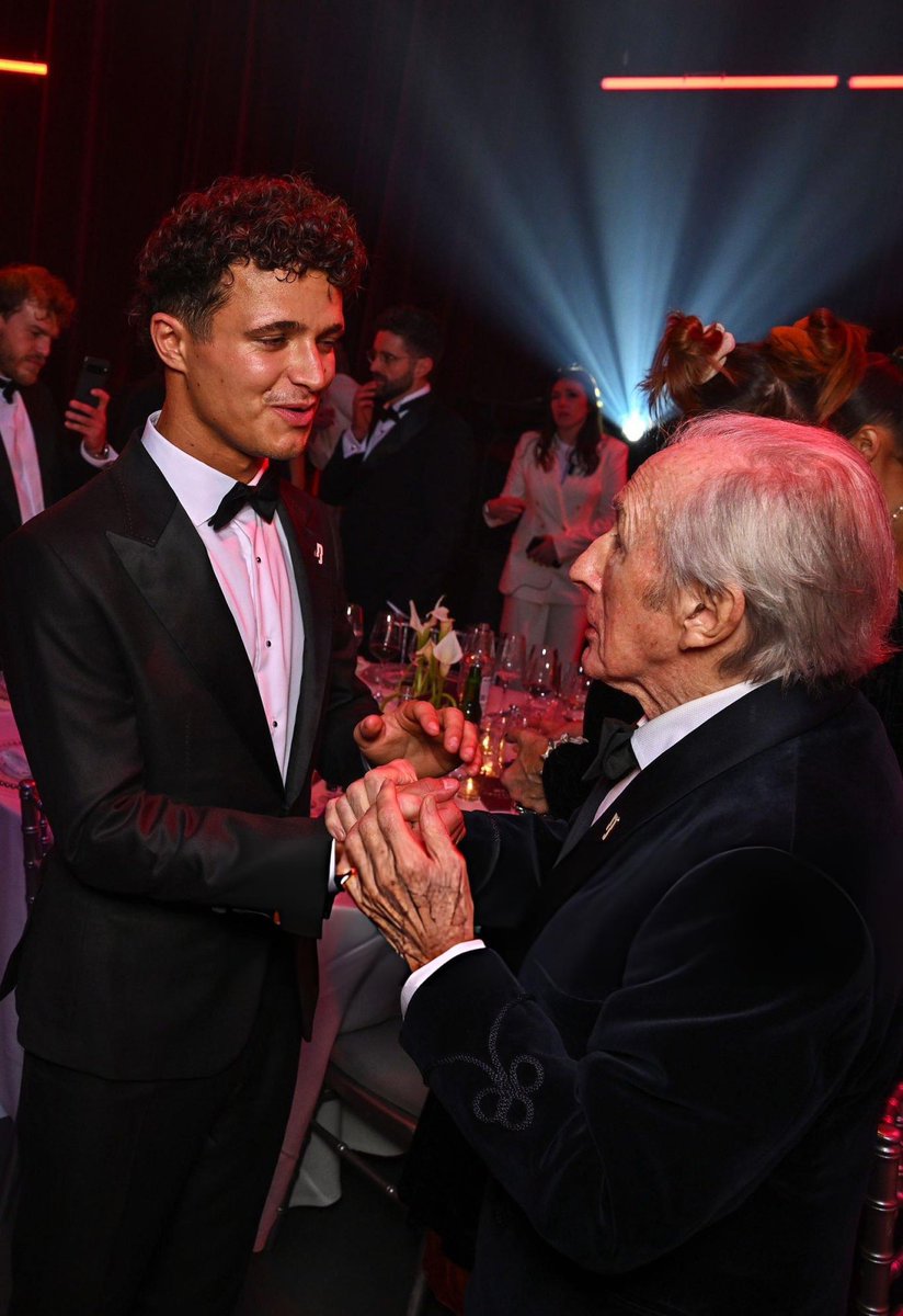 NorrisFiles's tweet image. 🫂 | Emociona 🥹. Lando junto a Sir Jackie Stewart
