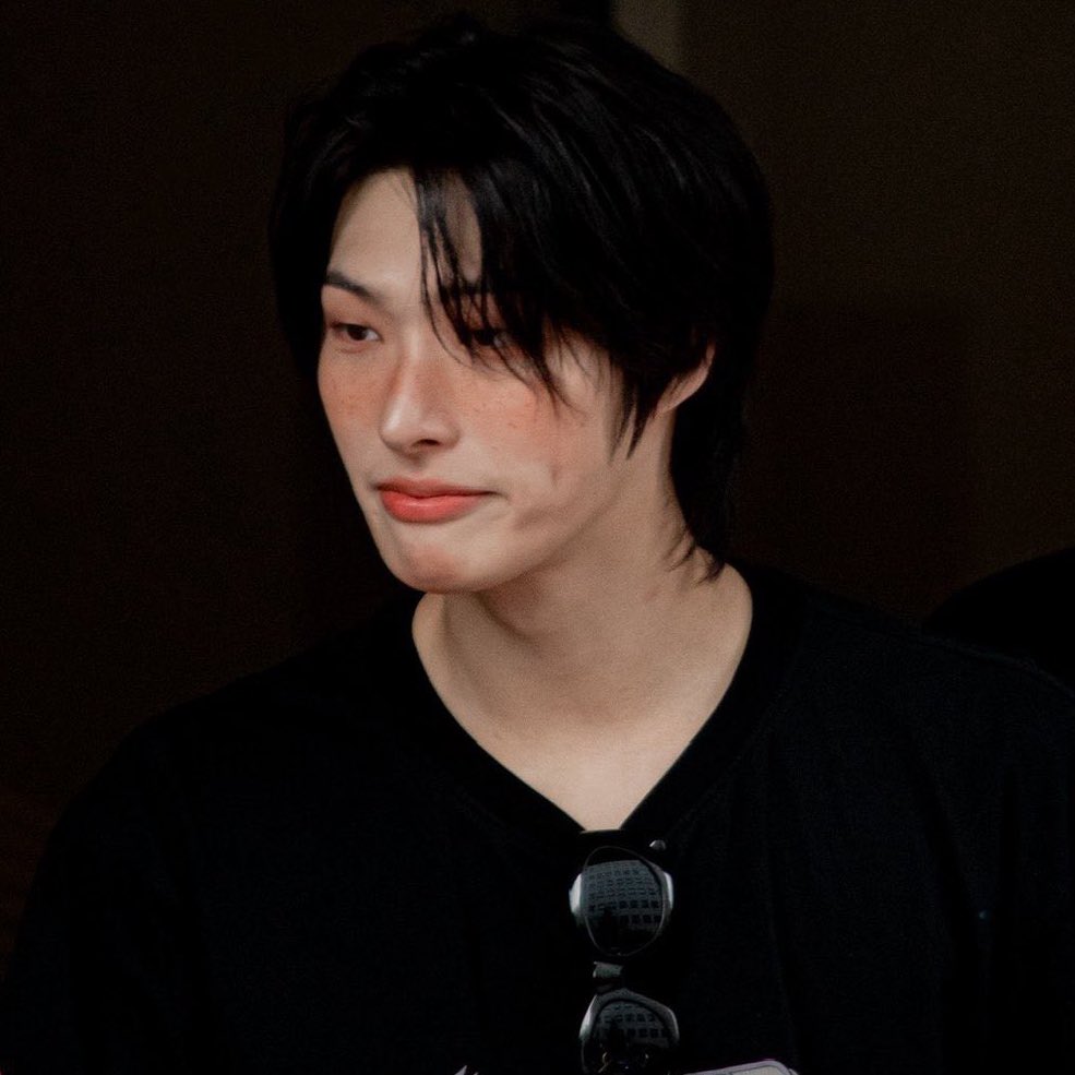 lesbians4woogi's tweet image. ateez makeup artists please oh please never stop putting blush under his eyes