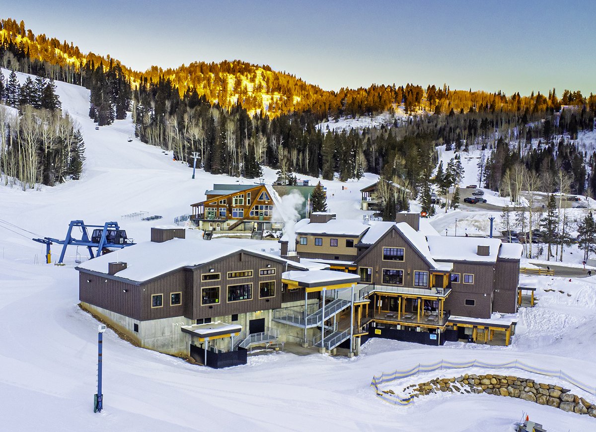 skithebeav's tweet photo. Visit The Cabin early for the views, and grab a delicious breakfast from our new cafe, "The 39er." Cafe opens at 7am and our breakfast/espresso selection is new and improved!
#skithebeav
#mountainbreakfast
#sunrise
#espresso
#breakfastburrito https://t.co/xQsL1TFdMi