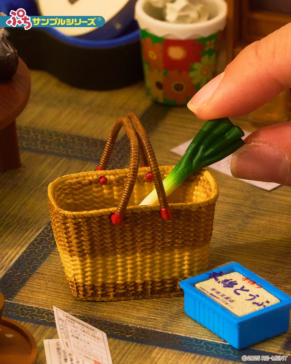 rement_official's tweet photo. 好評発売中！【君と過ごした四畳半 】

開封動画はご覧いただきましたか？
なんてことない日々が宝物だった…📺🍚

開封動画👉https://t.co/CJlHf6Kv3d
公式HP👉 https://t.co/yo9Gb8dNDb

#ぷちサンプルシリーズ #puchisampleseries #ジオラマ 
※ジオラマには商品に含まれないアイテムもございます。 https://t.co/qzr3fVsOmx