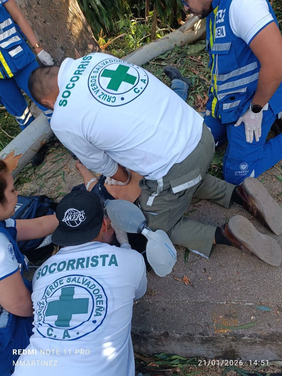 UnidadSindical_'s tweet image. UNIDAD SINDICAL SALVADOREÑA LAMENTA FALLECIMIENTO DE TRABAJADOR MUNICIPAL EN ACCIDENTE DE TRABAJO EN LA ALCALDIA DE LA LIBERTAD SUR - SANTA TECLA

La Unidad Sindical Salvadoreña (USS) expresa su profundo pesar por el fallecimiento del trabajador municipal Ángel Ramírez, ocurrido…