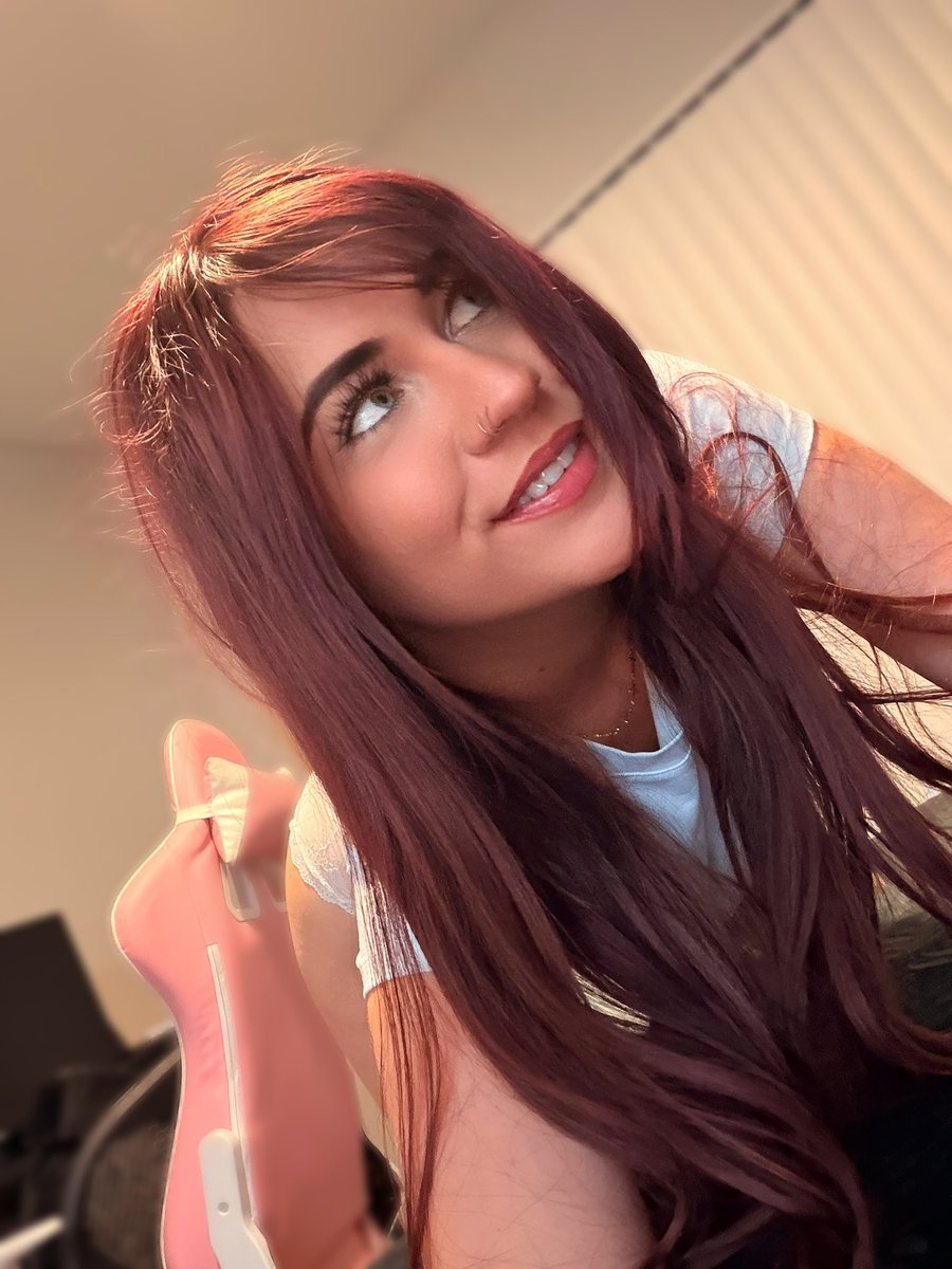 ashleyraee tweet media