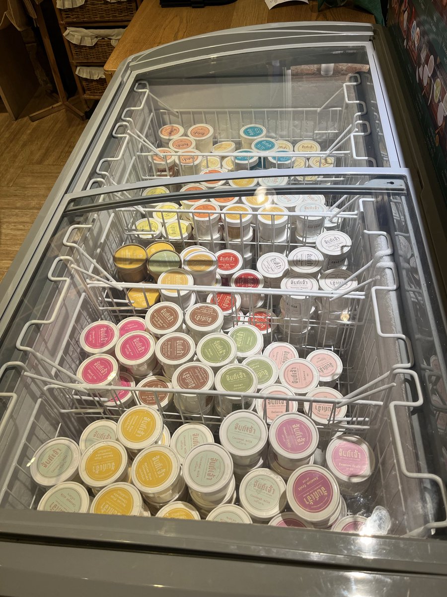 #จันทร์เจ้า #ร้านอาหาร น่ารัก ย่านเอกมัย #ห้องน้ำ น่าใช้ อ่างล้างมือ ข้างนอก โบราณดี ข้างใน วันที่ไปดันใช้ไม่ได้  #Ekamai #eateries #Thailand #Bangkok #สุขาอยู่หนใด