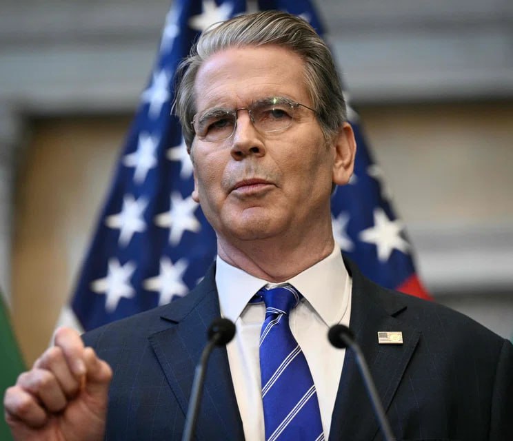 SaveAmericaNew's tweet image. 🚨BREAKING:

SCOTT BESSENT: "If you live off taxpayers' money, you can no longer make international money transfers!"

Do you firmly support Scott Bessent on this?

A. Huge Yes
B. No

IF Yes, Give me a THUMBS-UP👍!!