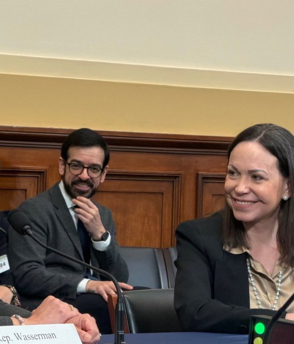 JohanLozada26's tweet image. Reprobado con 07 en política internacional, ladrón del interinato, lacra socialista, etc.

Ah, pero si no aplaudes semejante piltrafa social, los cabrones, que al parecer, necesitan 26 años más de socialismo, te dicen chavista.

Vayan a imponer esa pauta balurda en sus casas.