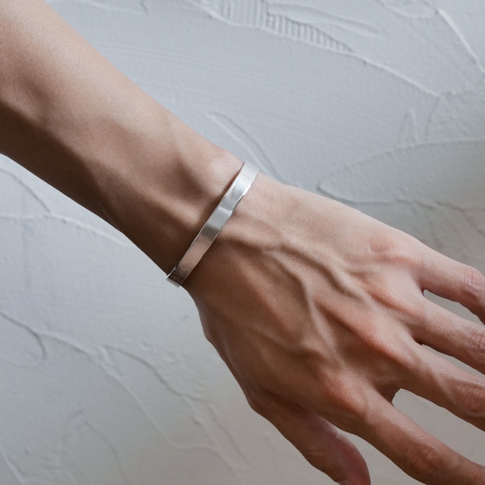 サンシャインリーブスのインナースタンプバングル、 着用時は想像を