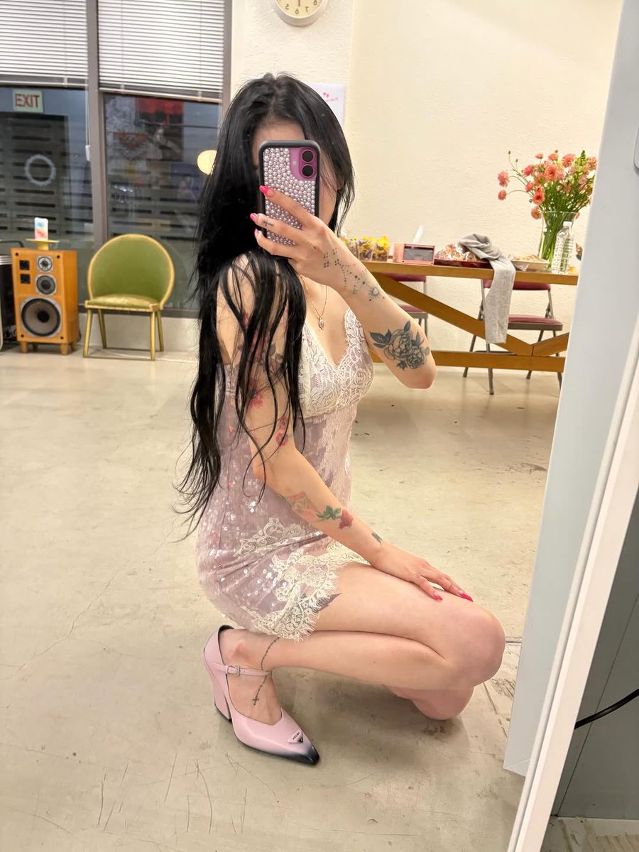 porcel444in's tweet image. coolest and most stylish artist out there