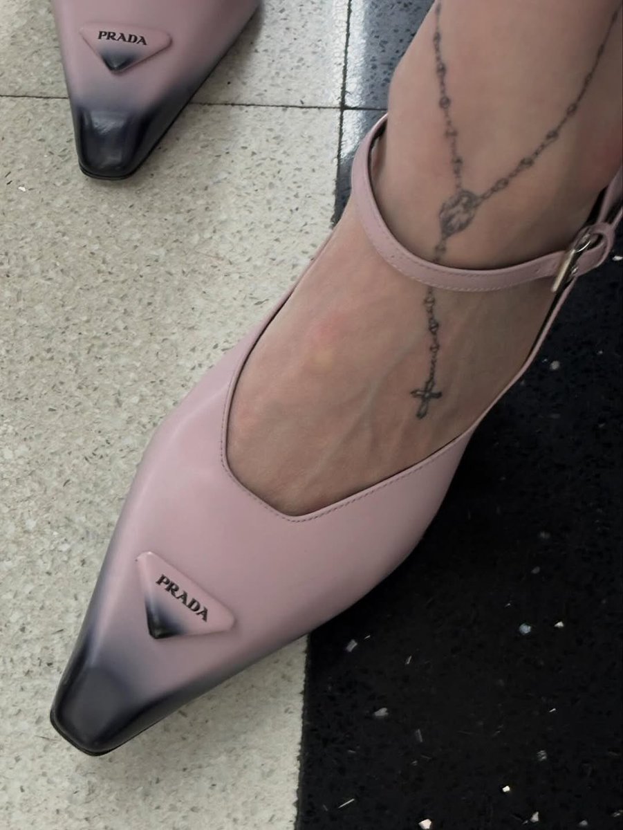 porcel444in's tweet image. coolest and most stylish artist out there