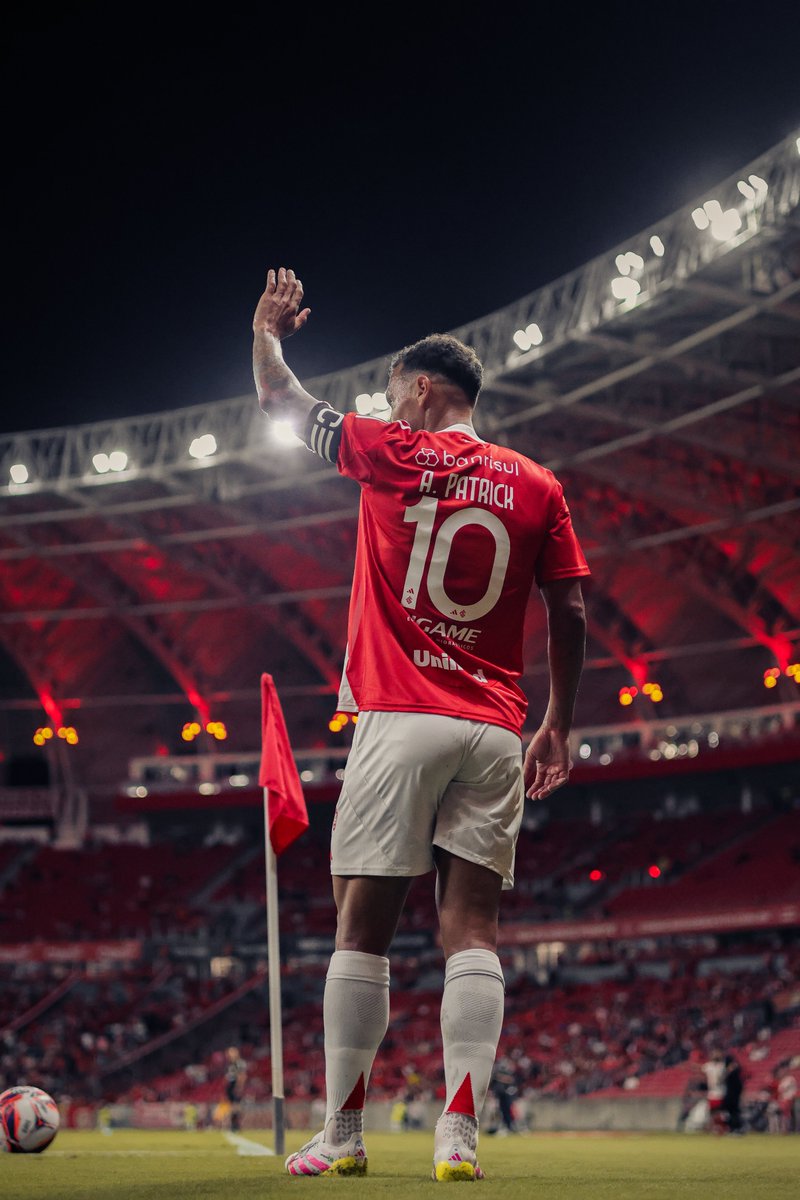 SCInternacional's tweet image. 𝟭𝟬. 🎩©️