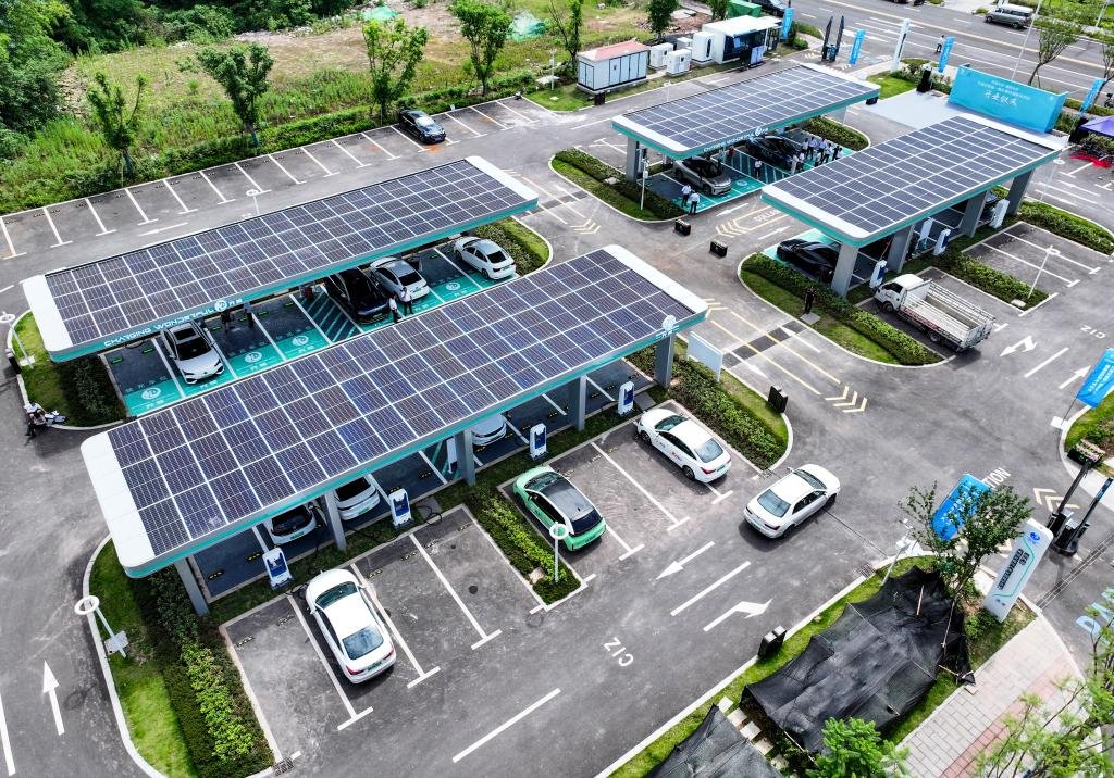 China has built the world's largest electric vehicle (EV) charging network, which can meet the charging demand of more than 40 million new energy vehicles, the National Energy Administration said on Wednesday.