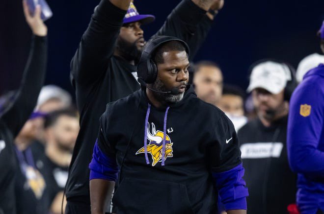 HoggNFL's tweet photo. Green Bay Packers defensive coordinator interviews ⤵️

🔹Christian Parker (Eagles DBs coach) 
🔹Jonathan Gannon (Ex Cardinals HC)
🔹Daronte Jones (Vikings DBs coach
🔹Al Harris (Bears DBs coach) https://t.co/Qkqxrwalch