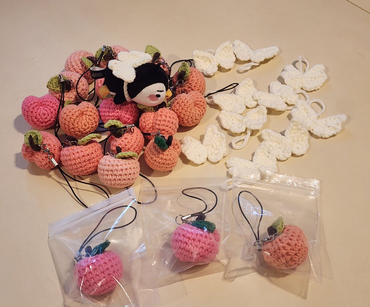 소소하게 준비한것들  ㅎㅎ 
이제  하루만 더 지남 준호보러가넹 🥰🥰
포토카드도 주문했는데 아직안옴 ㅜㅠ
내일까지는 와야하는데  못옴 🥺🥺🥺
우선  포장시작 🤣🤣🤣🤣