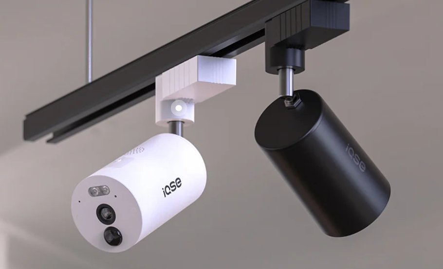 HVIEWSmart's tweet image. 2026年3月、東京。
#SECURITYSHOW 新商品📢
3/3(火)〜6(金) 東京ビッグサイト東7【SS7002】

🔹 IQSE-G1
照明レール取付用 防犯カメラ
2304×1296高画質｜Wi-Fi 2.4/5GHz
双方向音声｜人体検出×声光威嚇｜8000mAh内蔵

工事不要。照明感覚で、防犯を。
#防犯カメラ #店舗防犯 #警備対策 #防犯設備