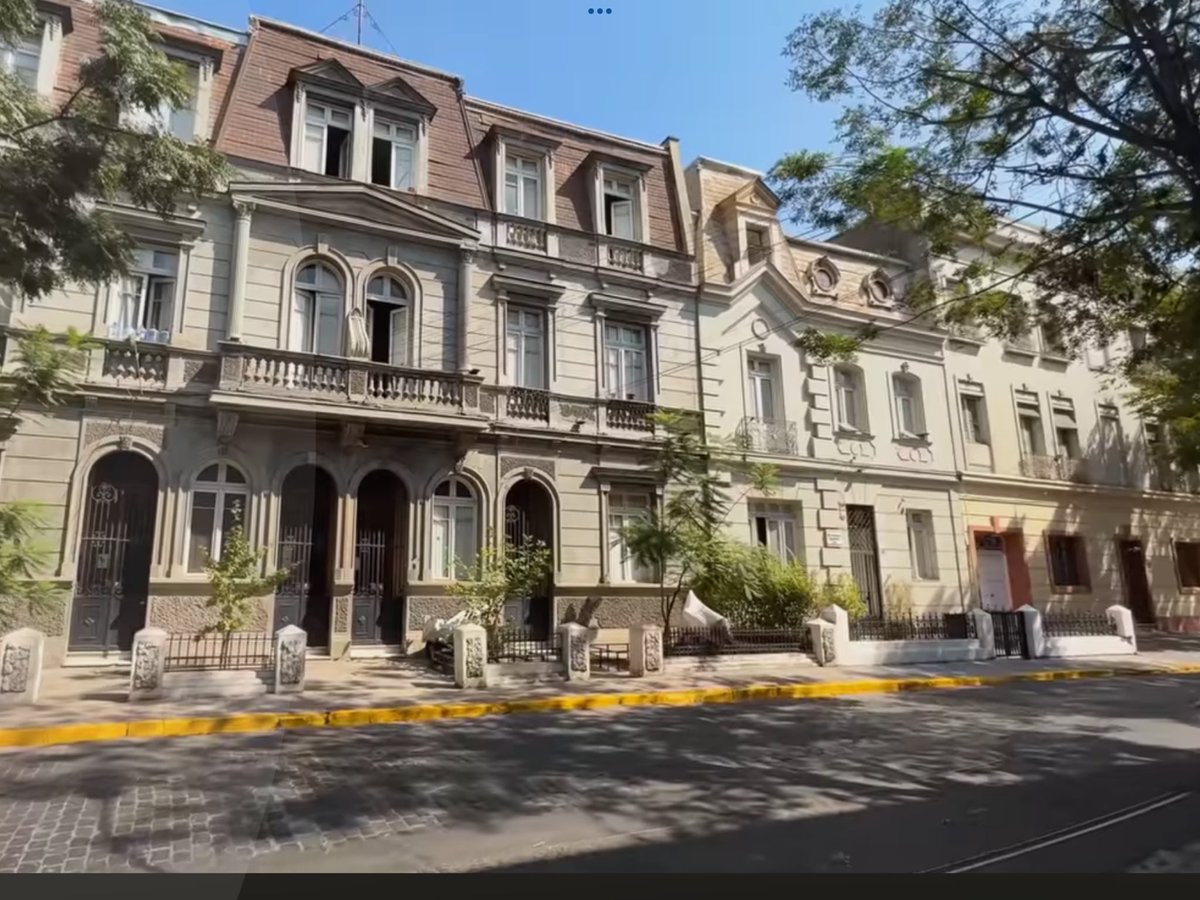 EsencialismoCH's tweet image. Creo que cualquier individuo medianamente educado aceptaría una ciudad-estado organizada, prospera y homogénea antes que una colección de territorios mal administrados habitados por una demografía inferior. Creen ser Roma cuando a lo mucho son la India actual.